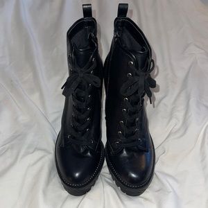 New without tags gorgeous Gianni Bini platform heels size 9.5